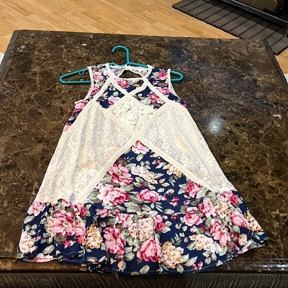 Small umgee top floral and lace     A64